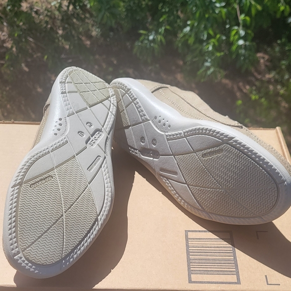 Crocs Women's Walu Loafer | Loafers for Women | Walking Shoes for Women Size 11 - Picture 12 of 12